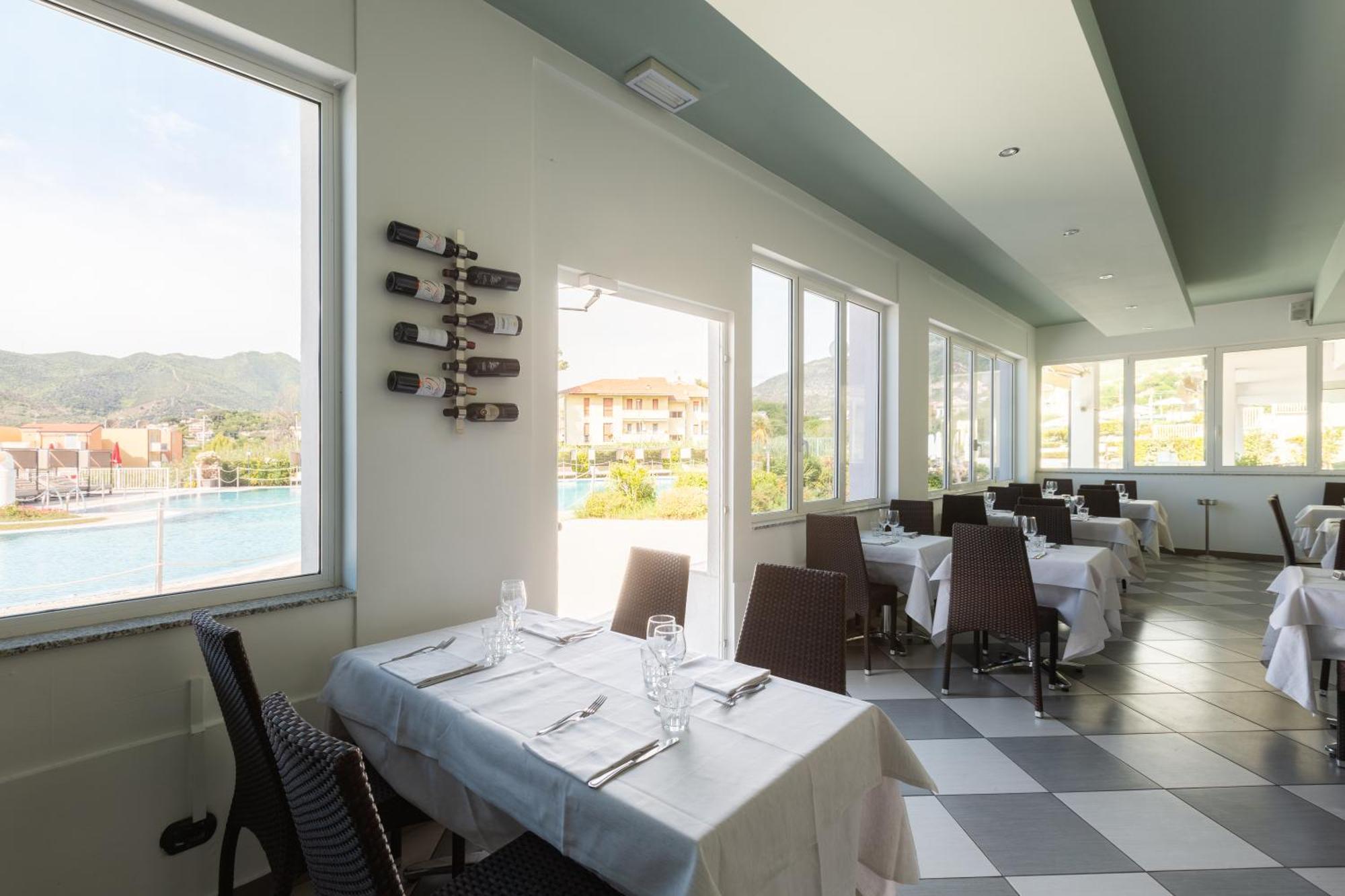 Ai Pozzi Village Resort & Spa โลอาโน ภายนอก รูปภาพ