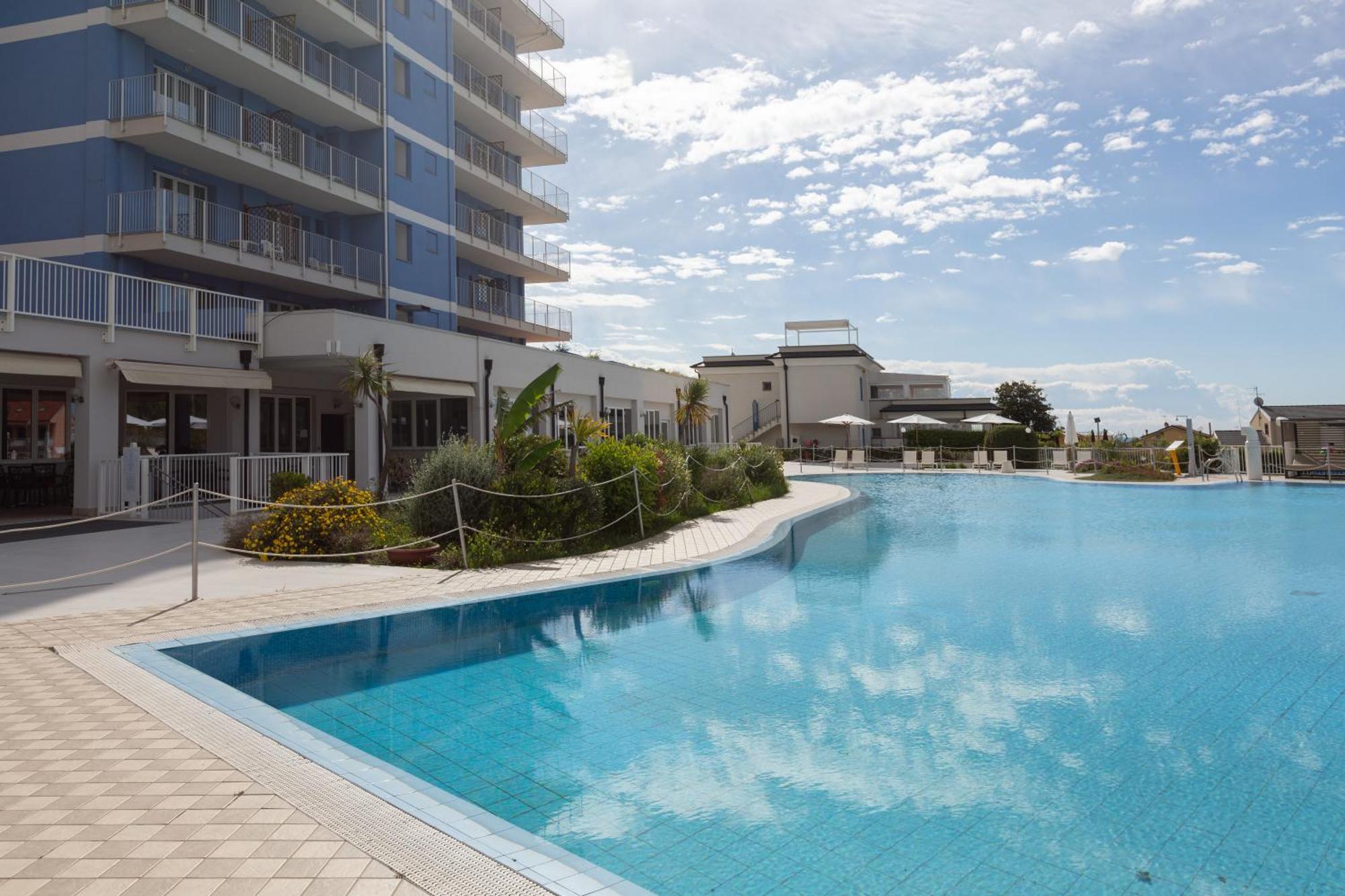 Ai Pozzi Village Resort & Spa โลอาโน ภายนอก รูปภาพ