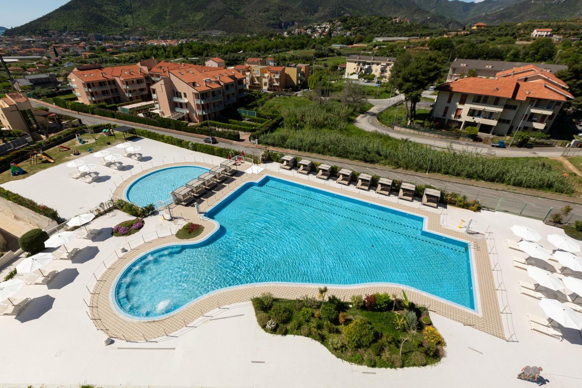 Ai Pozzi Village Resort & Spa โลอาโน ภายนอก รูปภาพ